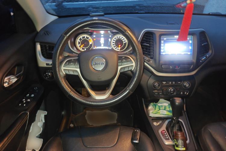 Used Jeep Cherokee 2017 2.0L Superior Edition
