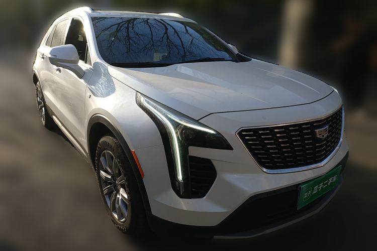 Used Cadillac XT4 2020 28T Two-Wheel-Drive Leading Version Front Right 45 Deg