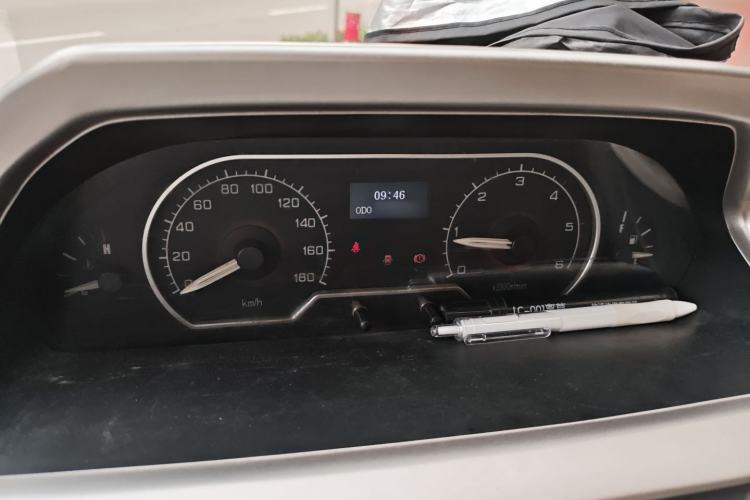 Used SAIC MAXUS Xintu V80 2017 2.5T 5-Speed Manual Aoyuntong National IV Short Wheelbase Ultra-Low Roof 5/6/10-Seater