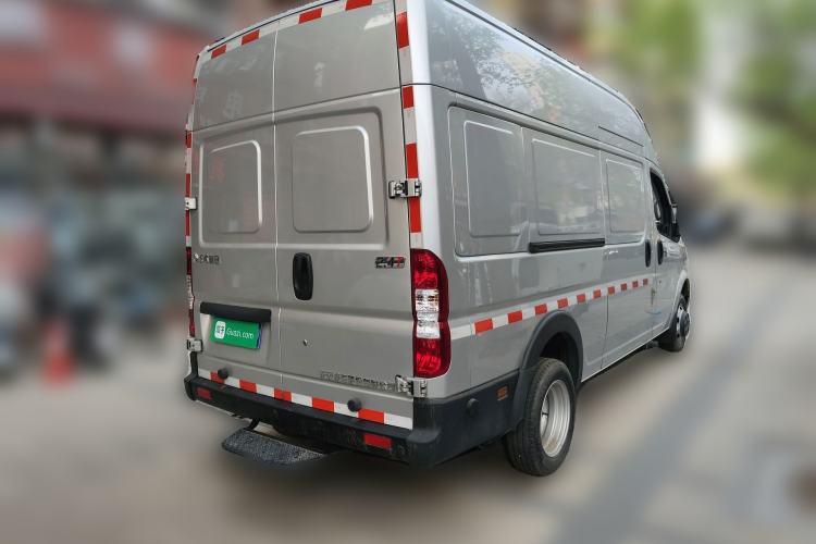 Used Dongfeng Yufeng 2021 2.4T Rear-Drive Van Long Wheelbase High Roof Dual Rear Tires 3-Seater China VI Emission Standard YCY24140-60 Rear Right 45 Deg