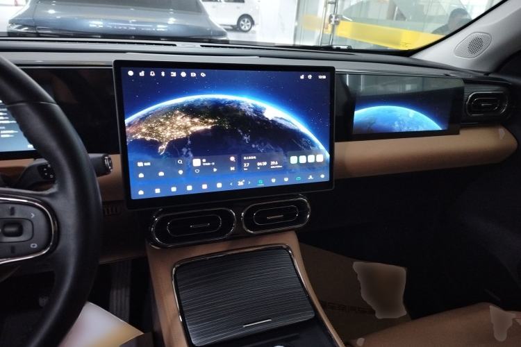 Used Leapmotor C11 2024 All-Electric 580 Luxury Edition Center Console