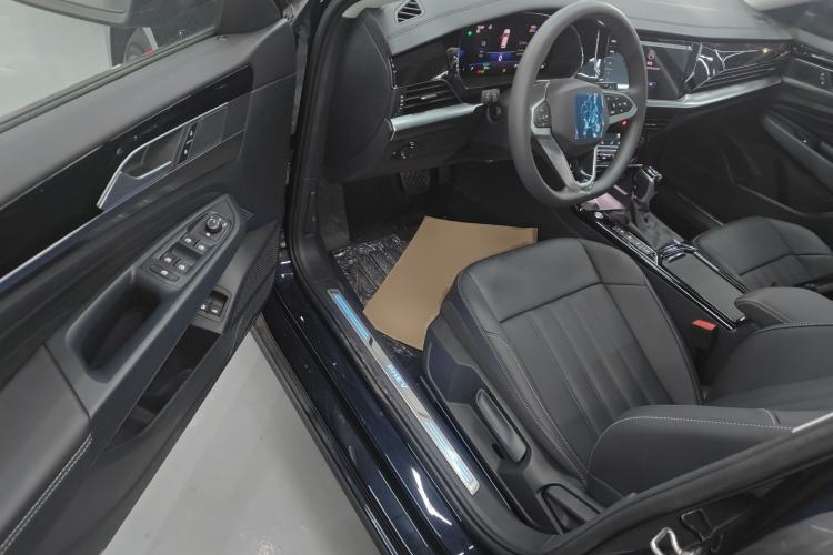 Used Volkswagen Passat New Energy 2025 430 PHEV Hybrid Business Edition Driver Seat