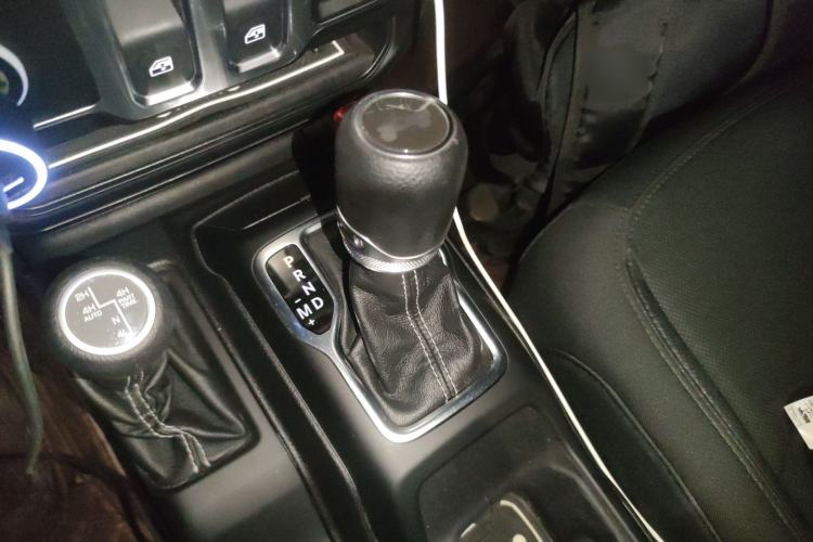 Used Jeep Wrangler 2019 2.0T Sahara Two-Door Version China VI Emission Standard