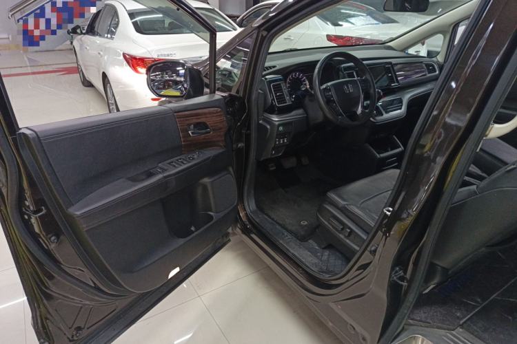 Used Honda Elysion 2016 2.4L Style Edition
