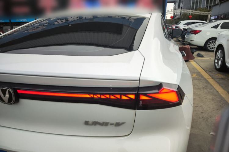 Used Changan UNI-V 2022 1.5T Prestige Version