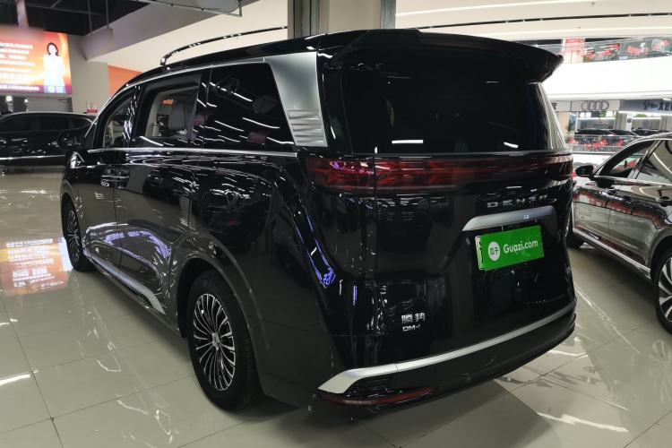 Used Denza D9 2022 DM-i 1040 Prestige Model