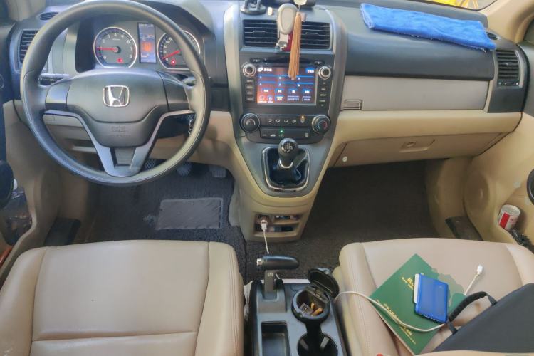 Used Honda CR-V 2010 2.0L manual two-wheel drive urban version Center Console