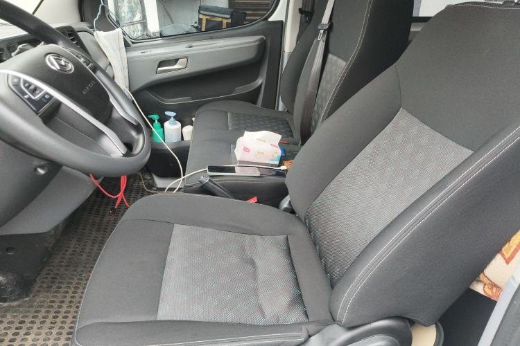 Used SAIC MAXUS Xintu V80 2025 PRO Aoyuntong 2.0T Manual Long Wheelbase Mid-Height 6/7/8/9-Seater Left Front Seat