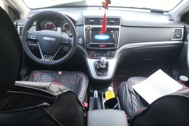 Used Haval M6 2019 1.5T Manual Two-Wheel Drive Urban Version China VI Standard Center Console