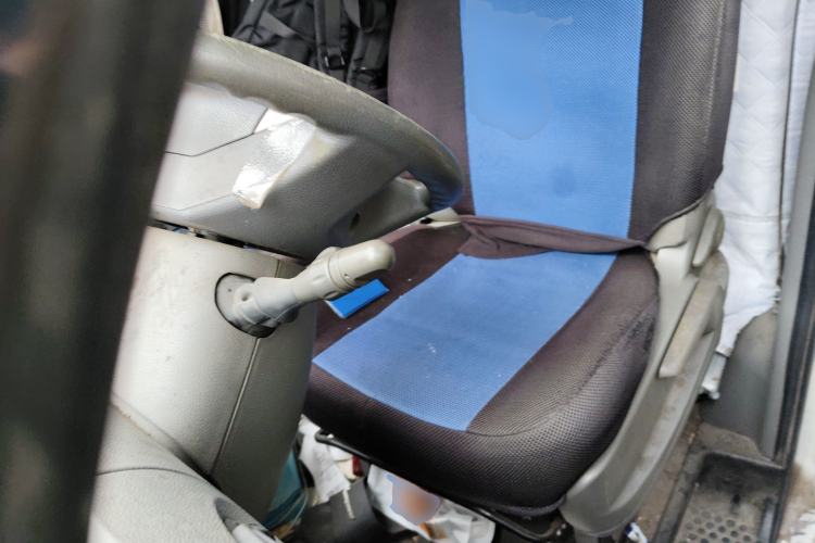 Used SAIC MAXUS Xintu V80 2016 2.5T AMT Aoyuntong National V Short Wheelbase Low-Roof 6-Seater