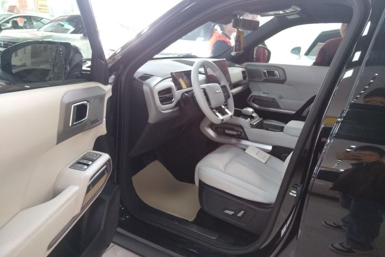 Used Formula Leopard Titanium 3 2025 501KM All-Wheel Drive Intelligent Driving Ultra Version
