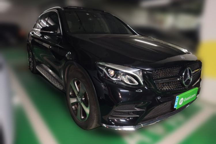 Used Mercedes-Benz GLC 2017 GLC 260 4MATIC Luxury Model Front Right 45 Deg