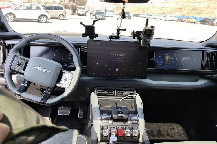 Used Formula Leopard 5 2023 Navigator Edition
