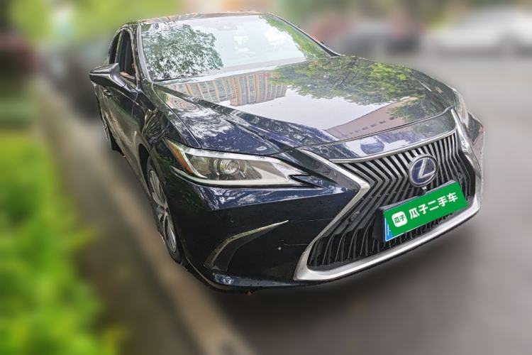 Used Lexus ES 2020 300h Premier Edition Front Right 45 Deg