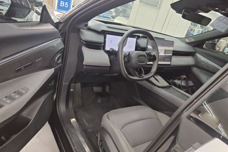 Used Lynk & Co 08 EM-P 2023 120km Long-Range Halo