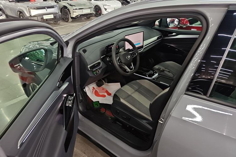 Used Volkswagen ID.4 CROZZ 2025 Pure Edition Driver Seat