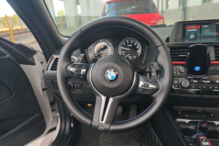 Used BMW 2 Series 2019 225i Convertible Coupe Sports Design Package Steering Wheel