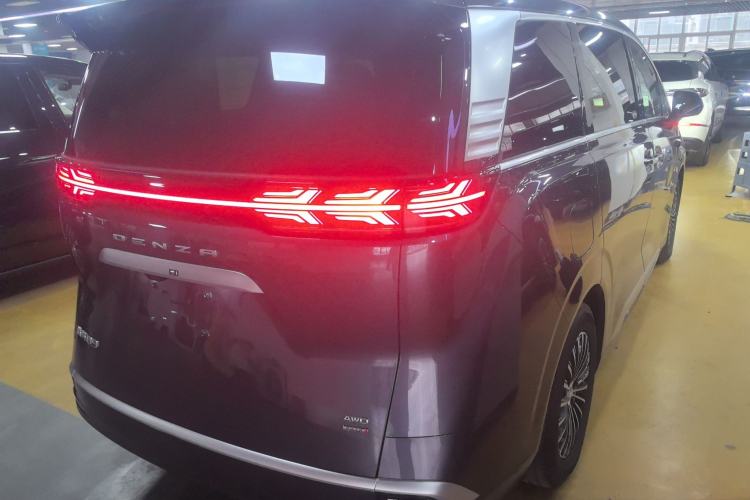 Used Denza D9 2025 DM-i Intelligent Drive 1020 Four-Wheel Drive Prestige Model