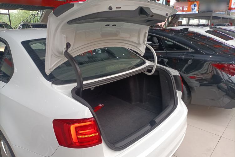 Used Volkswagen Sagitar 2018 1.6L Automatic Fashion Model Trunk