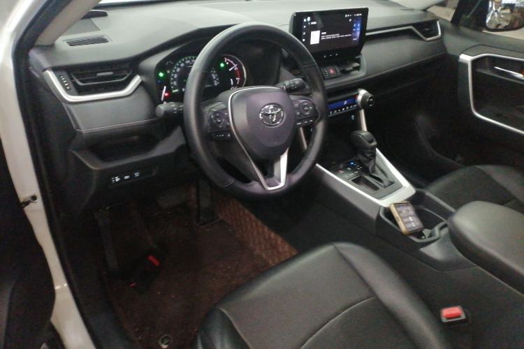 Used Toyota RAV4 2023 2.0L CVT Two-Wheel Drive Fashion Edition Center Console