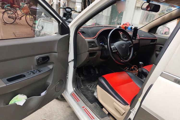 Used Wuling Hongguang 2014 1.5L S Standard Version