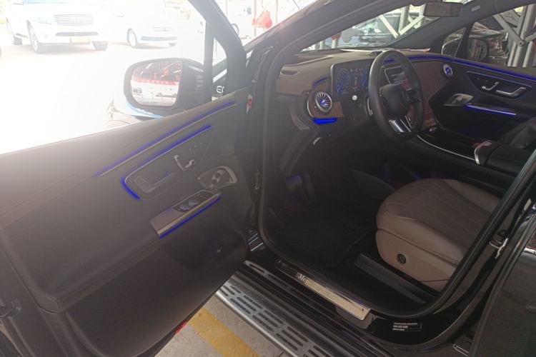 Used Mercedes-Benz EQE SUV 2024 500 4MATIC Luxury Edition Driver Seat