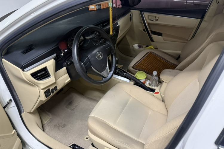 Used Toyota Corolla 2014 1.6L CVT GL-i Interior 4