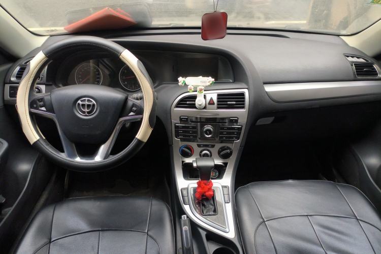 Used Brilliance H530 2017 1.6L Automatic Comfort Model Center Console