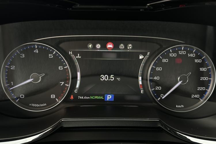 Used GAC Trumpchi GS7 2017 320T Two-Wheel-Drive Luxury Smart Connectivity Model Instrument Cluster
