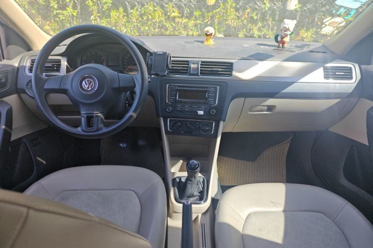 Used Volkswagen Santana 2013 1.6L Manual Comfort Edition Center Console