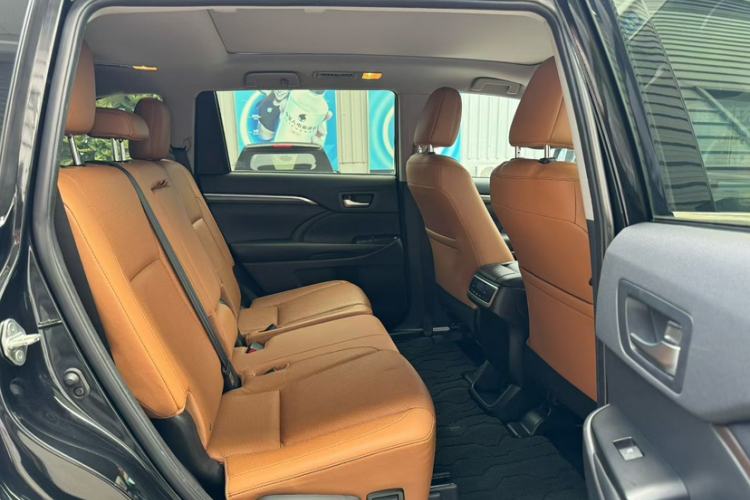 Used Toyota Highlander 2018 2.0T Four-Wheel Drive Knight Edition 7 Seats China VI Standard
