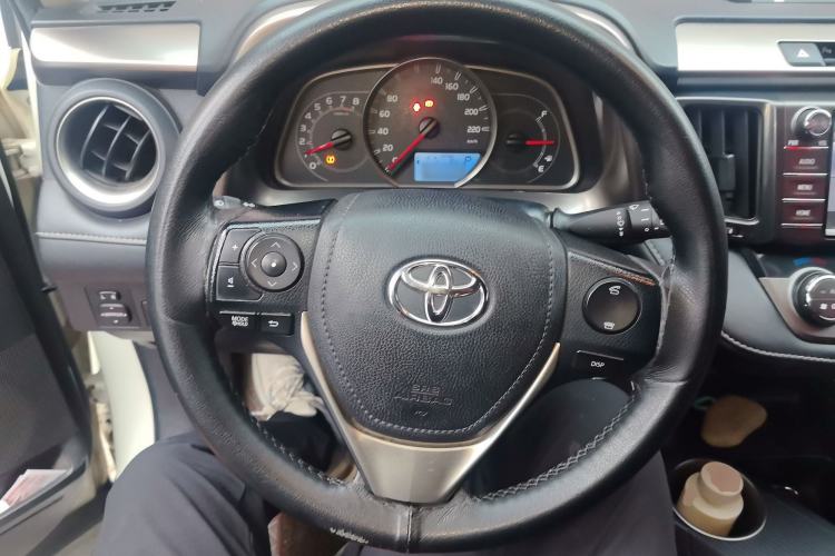 Used Toyota RAV4 2015 2.0L CVT Two-Wheel Drive Fashion Edition
