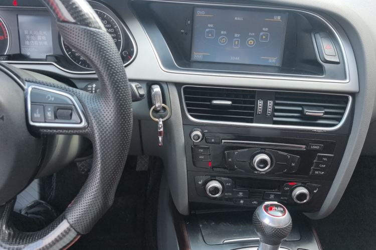 Used Audi A4L 2015 35 TFSI Automatic Comfort Model Center Console