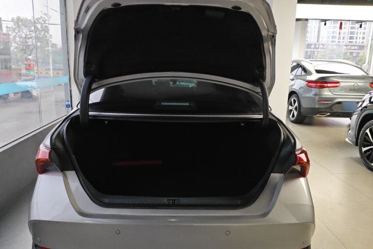 Used Toyota Avalon 2024 Dual-Motor 2.0L Luxury Edition
