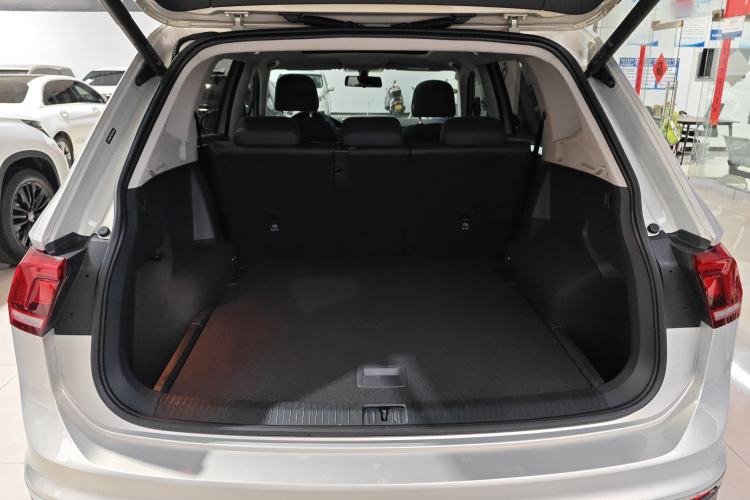 Used Volkswagen Tiguan L 2023 330TSI Automatic Two-Wheel Drive Smart Edition
