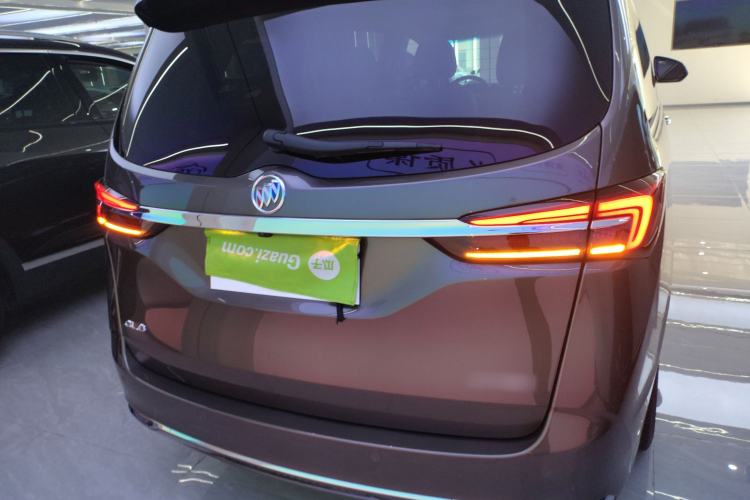 Used Buick GL8 2023 Facelifted Land Cruiser Executive Luxury Version
