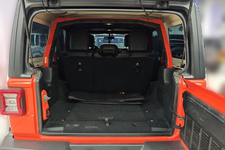 Used Jeep Wrangler 2018 2.0T Sahara Four-Door Edition
