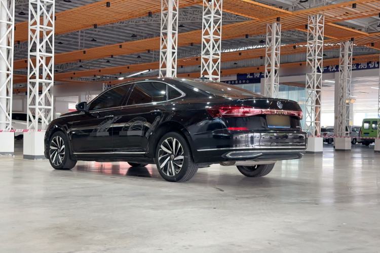 Used Volkswagen Passat 2023 Facelift 330TSI Luxury Edition Exterior 3