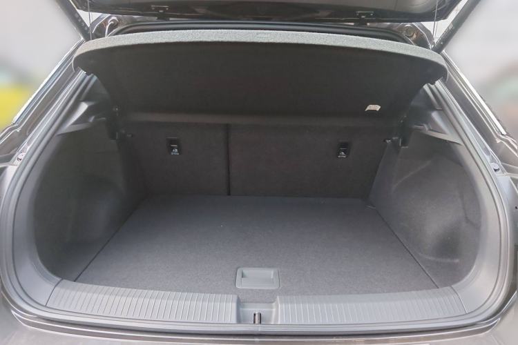 Used Volkswagen T-ROC 2025 Facelifted 300TSI DSG Two-Wheel-Drive Starlight Edition
