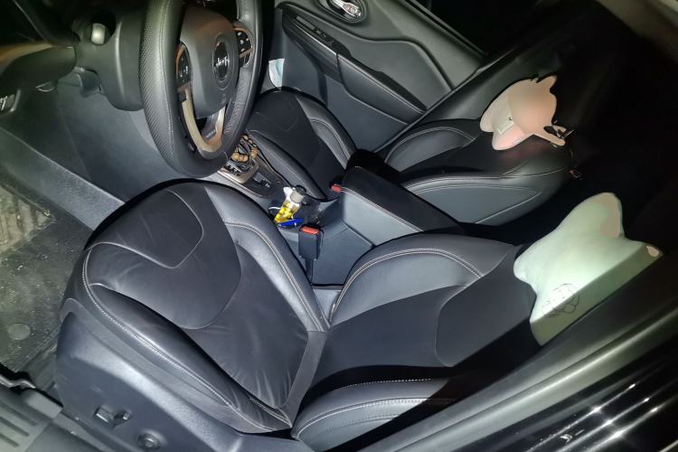 Used Jeep Cherokee 2017 2.0L Superior Edition Left Front Seat