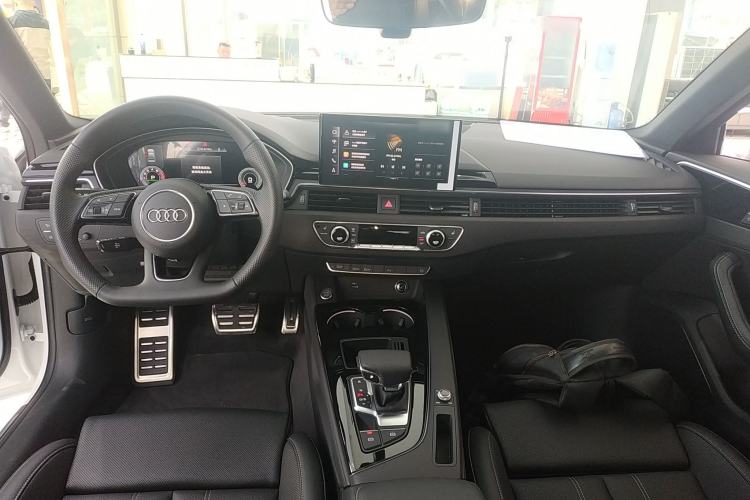 Used Audi A4L 2024 40 TFSI Luxury Dynamic Edition Center Console