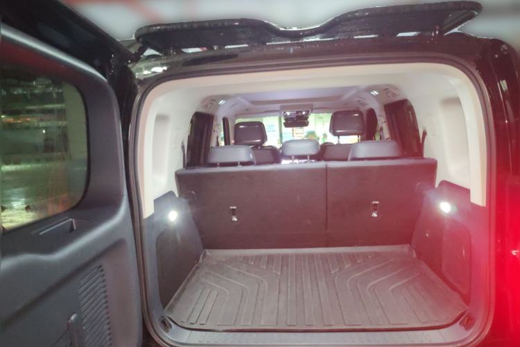 Used Formula Leopard 5 2023 Navigator Edition
