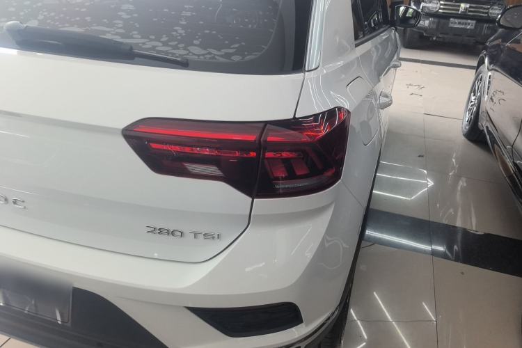 Used Volkswagen T-ROC 2021 280TSI DSG Two-Wheel Drive Comfort Connect Edition