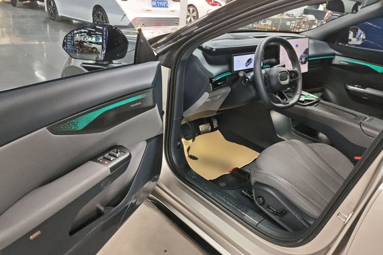 Used Lynk & Co 07 2024 EM-P 126 Long-Range Halo Driver Seat