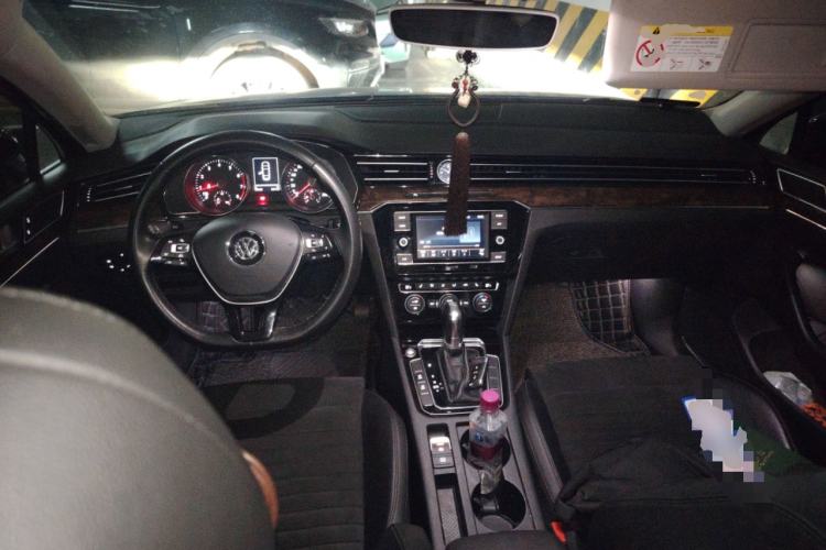 Used Volkswagen Magotan 2018 330TSI DSG Luxury Model Center Console