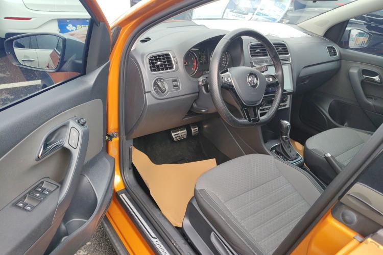 Used Volkswagen Polo 2016 1.6L Cross Polo Automatic Driver Seat