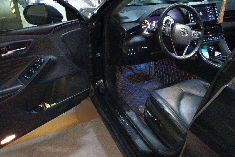 Used Toyota Avalon 2019 2.5L Touring Premium Version China VI Standard
