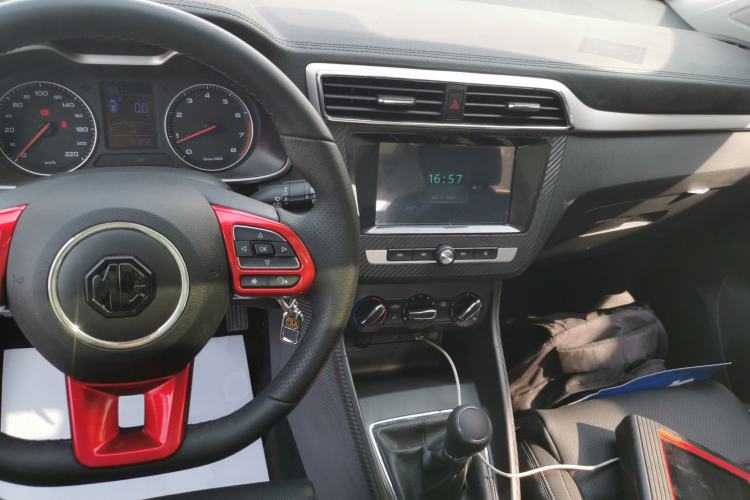 Used MG ZS 2020 Global Bestseller with 1.5L Engine Manual Transmission and a Massive 65-Inch Panoramic Sunroof Version Center Console