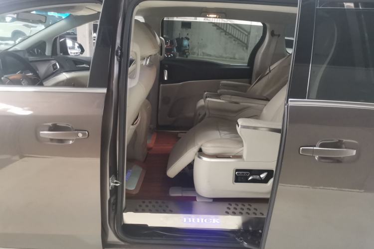 Used Buick GL8 2020 Land Cruiser Executive Class 652T Comfort Model
