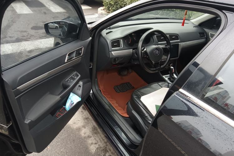 Used Volkswagen Lavida 2017 1.6L Automatic Fashion Edition
